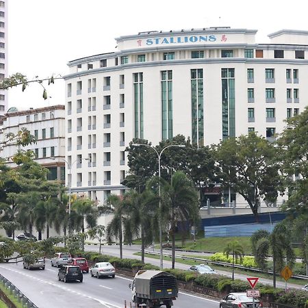 Stallions Suites Penang Jelutong Екстериор снимка
