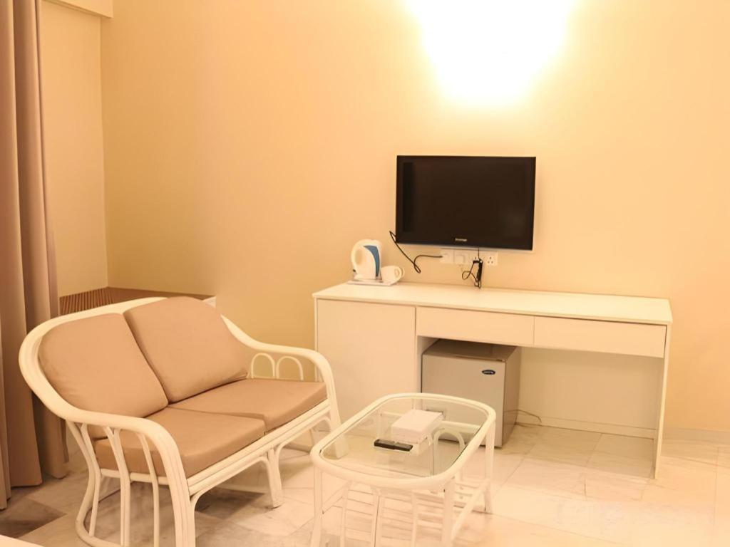 Stallions Suites Penang Jelutong Екстериор снимка