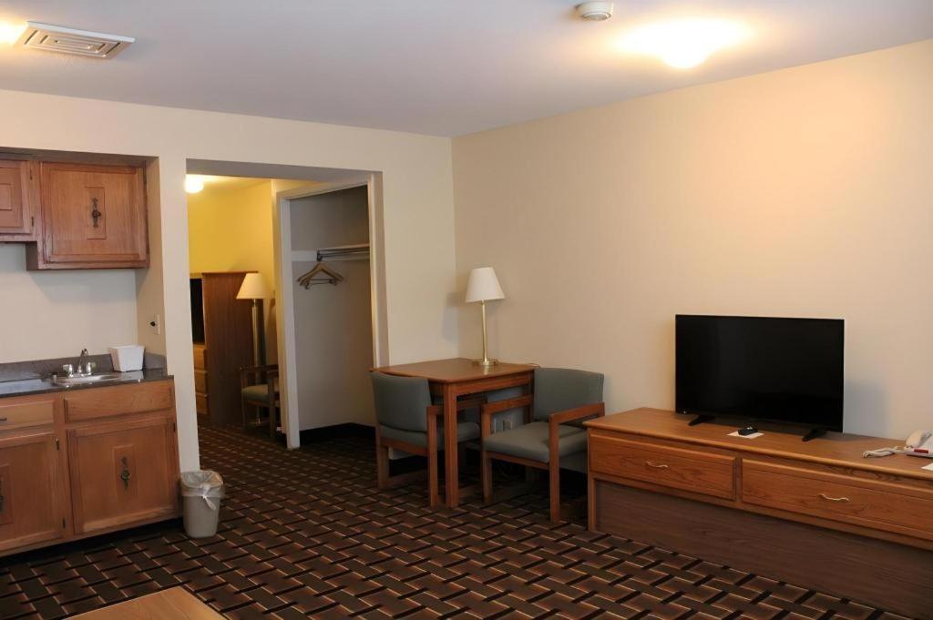 Stallions Suites Penang Jelutong Екстериор снимка