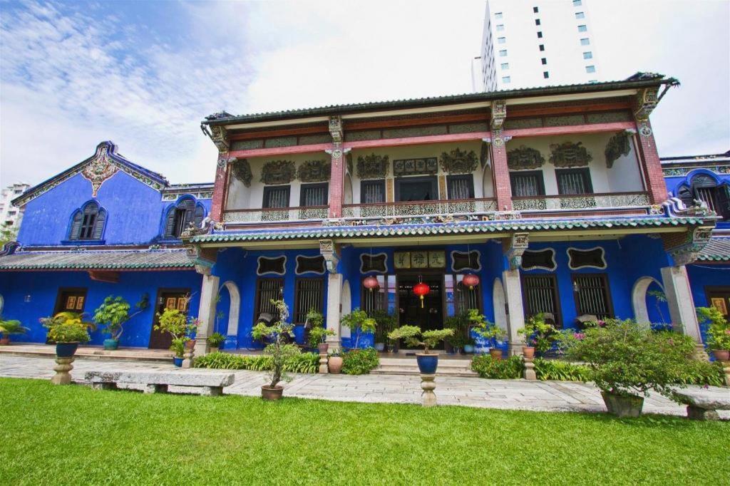 Stallions Suites Penang Jelutong Екстериор снимка