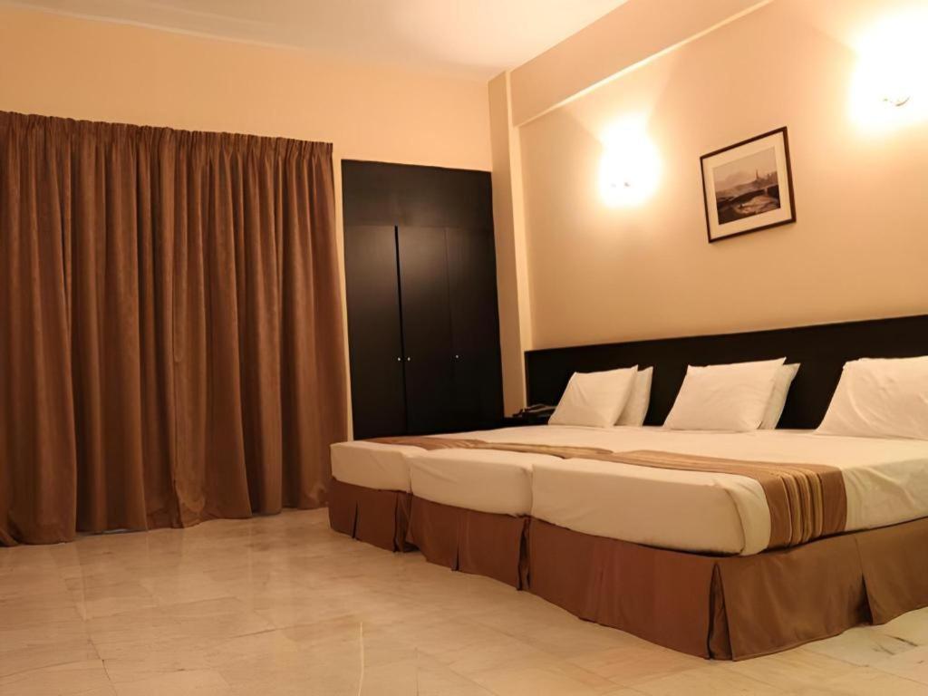 Stallions Suites Penang Jelutong Екстериор снимка