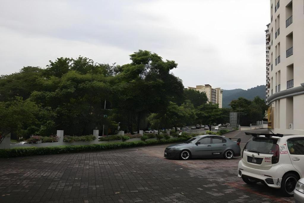 Stallions Suites Penang Jelutong Екстериор снимка