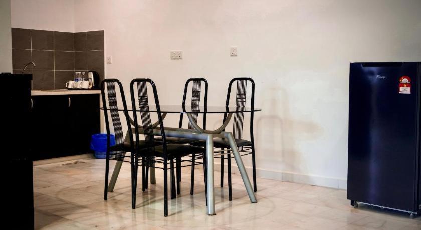Stallions Suites Penang Jelutong Екстериор снимка