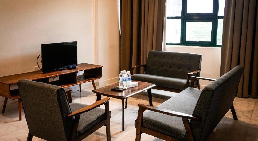 Stallions Suites Penang Jelutong Екстериор снимка