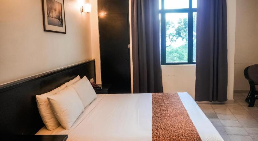Stallions Suites Penang Jelutong Екстериор снимка
