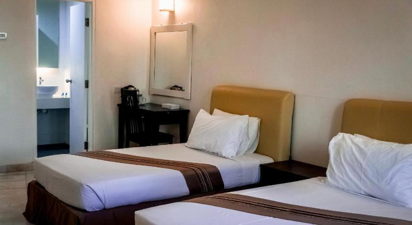 Stallions Suites Penang Jelutong Екстериор снимка