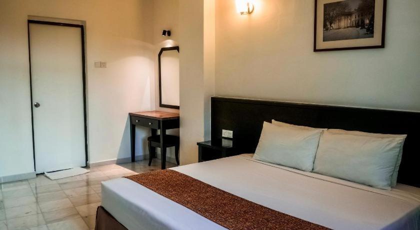 Stallions Suites Penang Jelutong Екстериор снимка