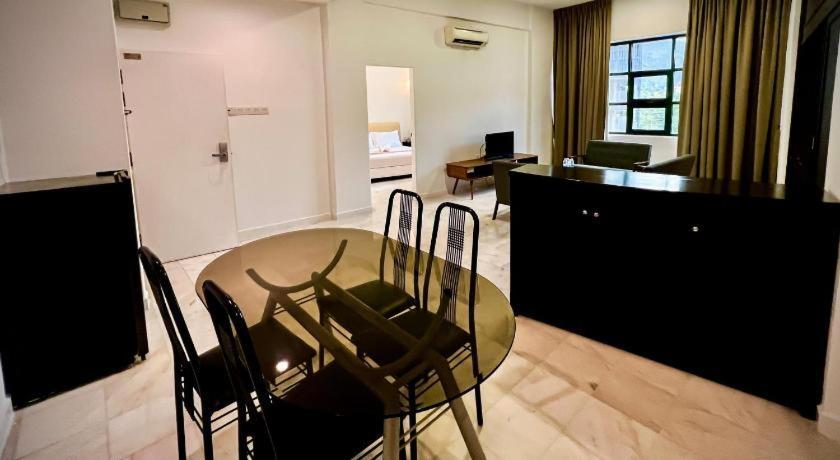 Stallions Suites Penang Jelutong Екстериор снимка