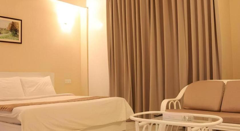 Stallions Suites Penang Jelutong Екстериор снимка